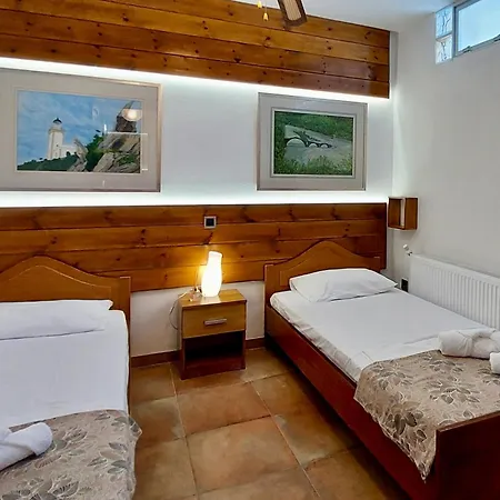 Serenity, 6bd Family Villa, Access