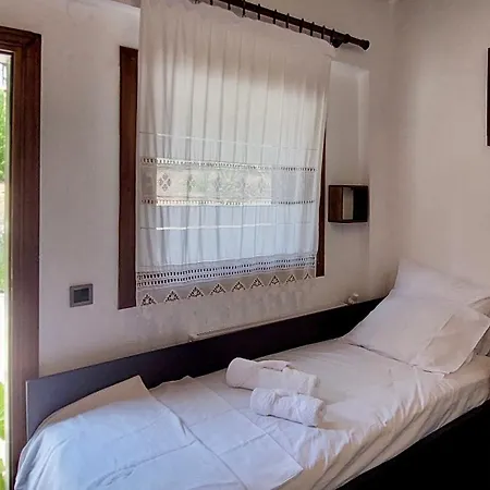Serenity, 6bd Family Villa, Access